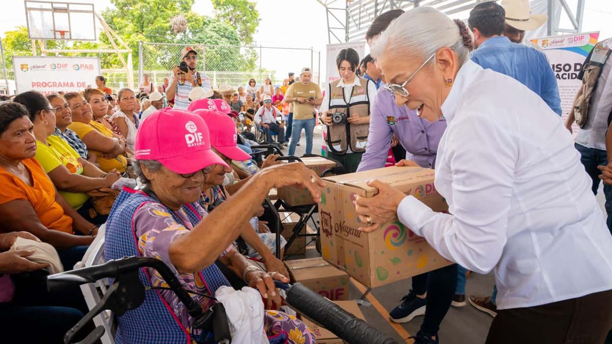 Reciben comunidades alejadas de Ruiz más de 6 mil 500 apoyos
