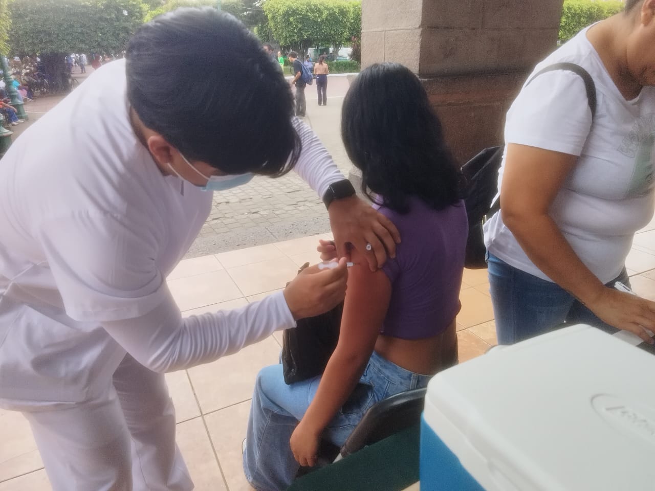 Impulsan vacunación masiva en Tepic contra enfermedades críticas